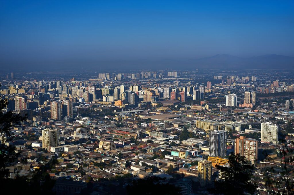 En Chile, nuevos proyectos inmobiliarios integran vivienda, trabajo y ocio, reflejando el estilo de vida de una nueva generación.