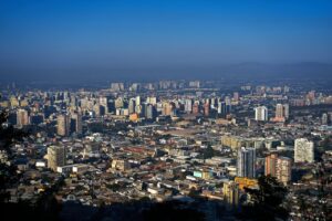 En Chile, nuevos proyectos inmobiliarios integran vivienda, trabajo y ocio, reflejando el estilo de vida de una nueva generaci贸n.
